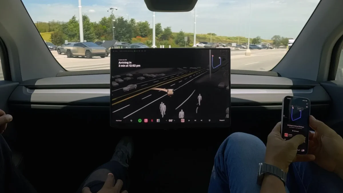 特斯拉在智利、哥伦比亚招聘 AI 安全员，为 Robotaxi 出海铺路