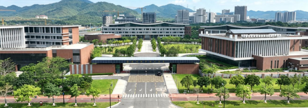 董明珠任校长，珠海格力技工学校迎来首届新生，分别就读于智能制造系、电气技术系、信息技术系三个系部